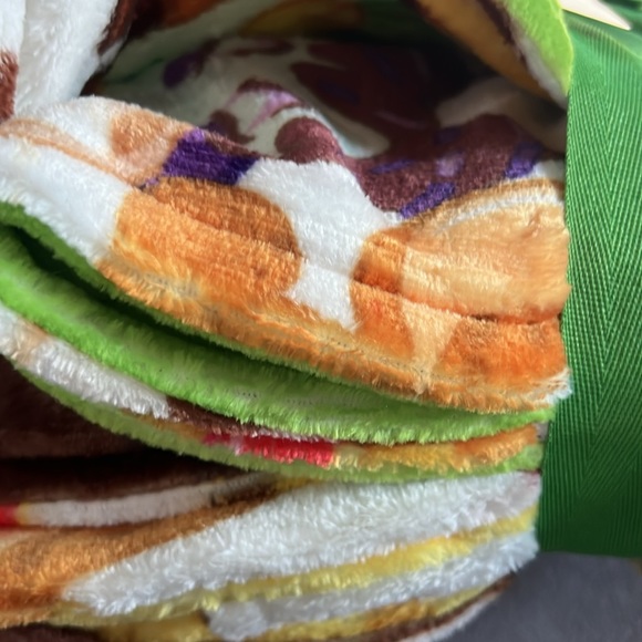 Disney Munchlings Pluto Snacks Eats Peanut Butter Cup Green Yellow Throw Blanket - Picture 7 of 10